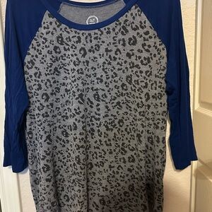 Maurices Blue and Gray Animal Print 3/4 Sleeve Top Size L